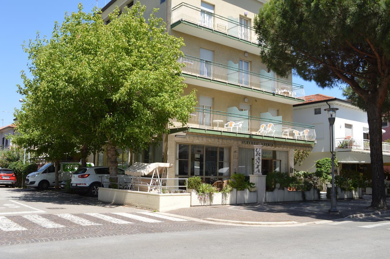 Hotel Urania Fogliano Marina Exterior foto